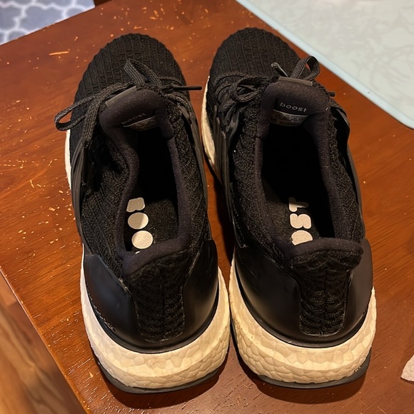 Women’s ultra boost size 7 - Picture 2 of 3